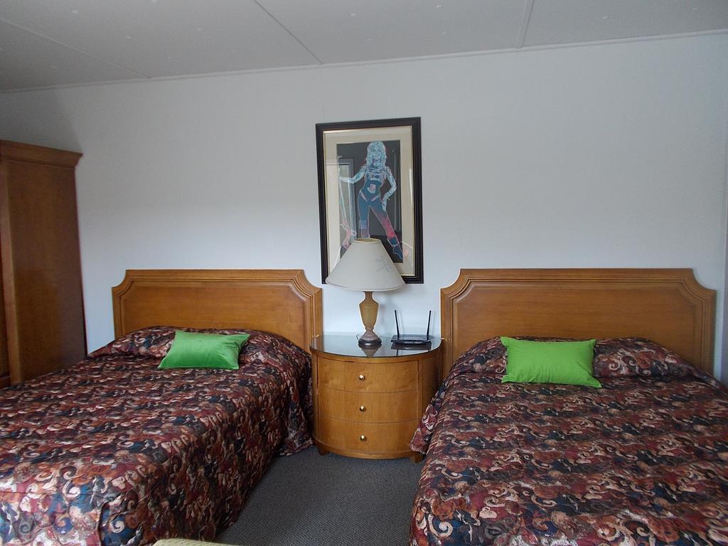 Atomic Inn Beatty Near Death Valley Экстерьер фото